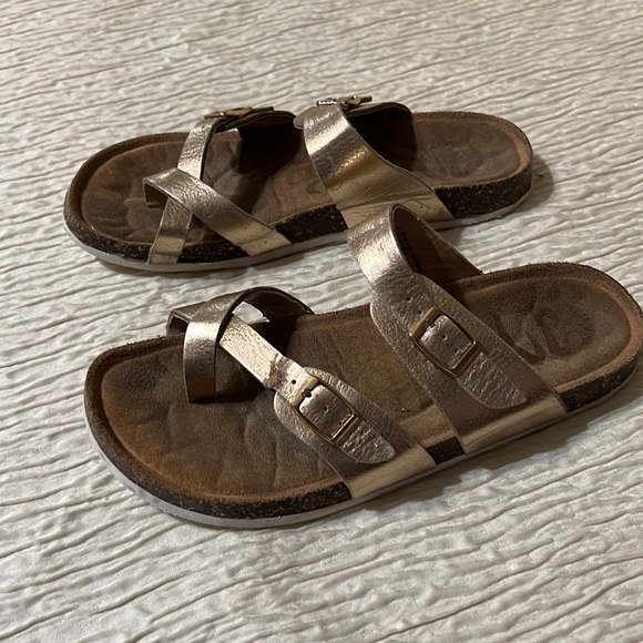 Mad Love Cross Toe Double Strap Sandals in Gold - Picture 2 of 8